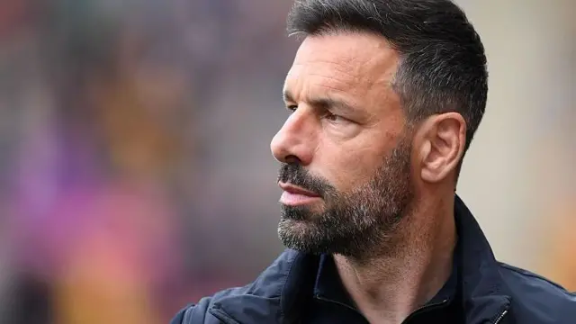 Ruud van Nistelrooy managing Leicester