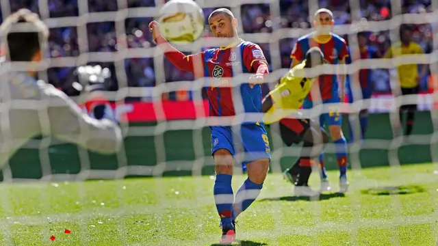 Kevin Phillips scores the winning penalty