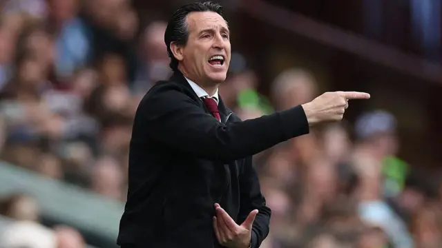 Unai Emery managing Aston Villa