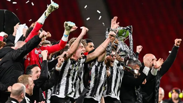 St Mirren celebrate lifting the Scottish League Cup