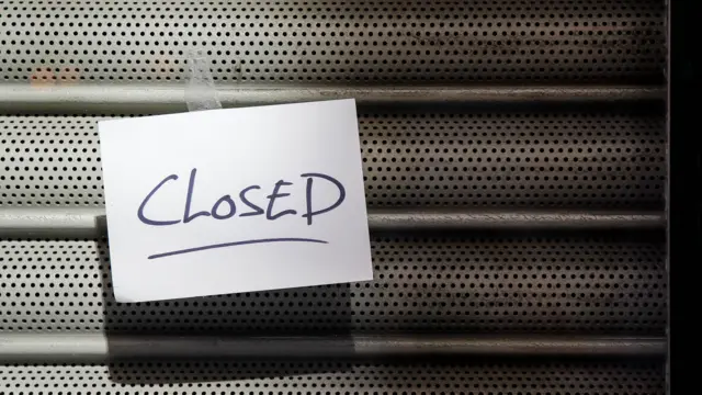 General view of shutter with closed sign