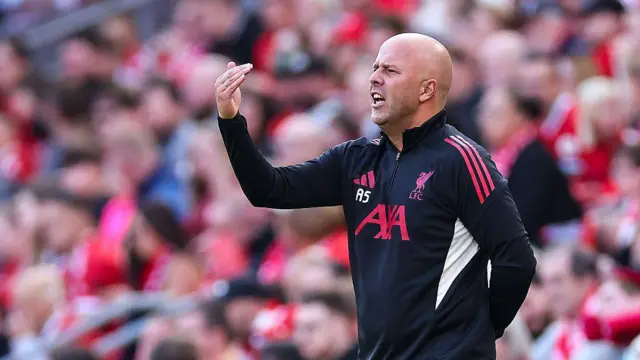 Arne Slot managing Liverpool