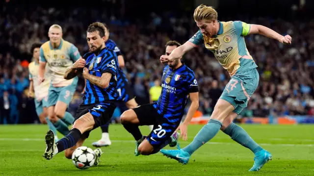 Kevin de Bruyne attempts a shot at goal for Manchester City against Inter Milan