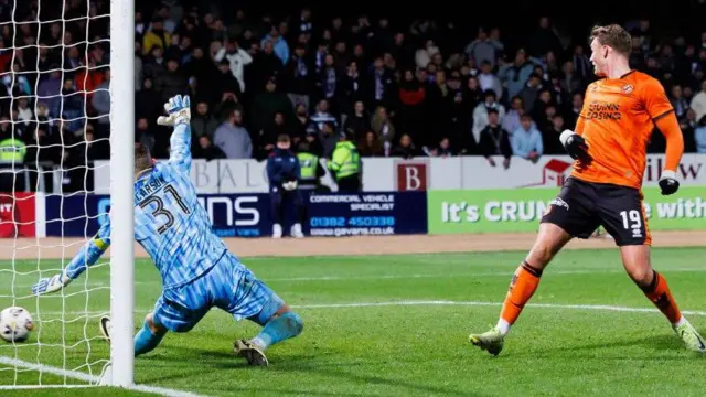 Dundee United's Sam Dalby (right) scores