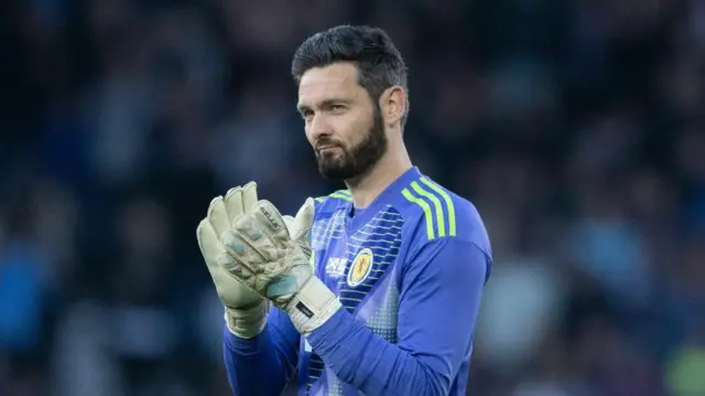 Craig Gordon applauds Scotland fans