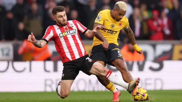  Mario Lemina and Ryan Manning compete for the ball