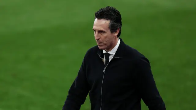 Unai Emery looks on