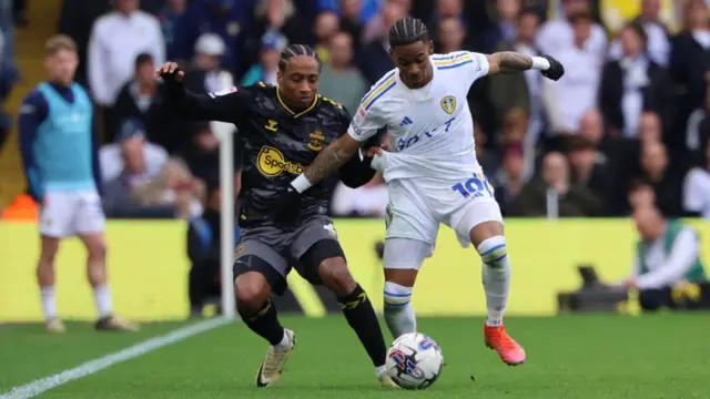 Crysencio Summerville of Leeds United battles with Kyle Walker-Peters of Southampton