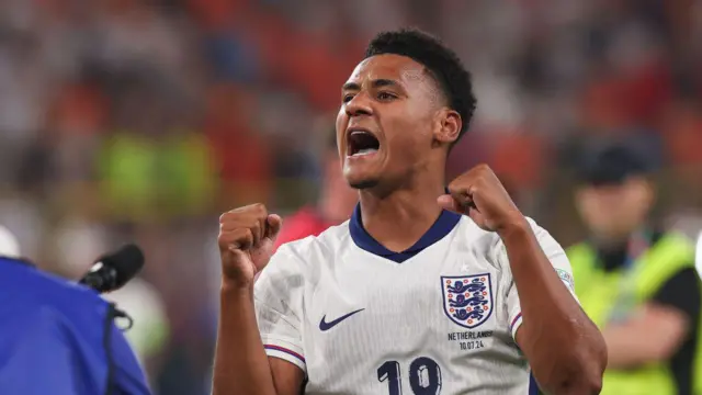  Ollie Watkins of England celebrates