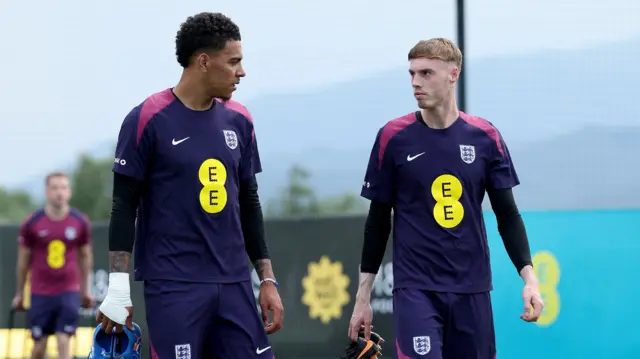 Morgan Rogers (L) and Cole Palmer (R) walk out for England training