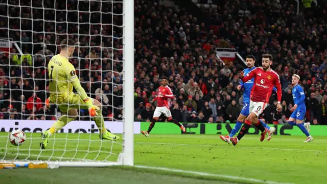 Bruno Fernandes scores for Manchester United