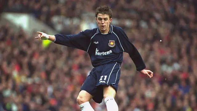 Michael Carrick playing for West Ham United in 2001