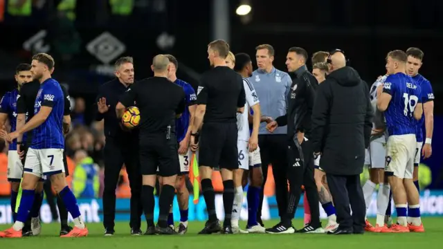 Kieran McKenna, Manager of Ipswich Town, interacts with referee Tim Robinson after the Premier League match between Ipswich Town FC and Leicester City FC at Portman Road