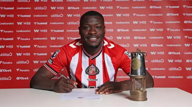 Sunderland signing Bryan Brobbey