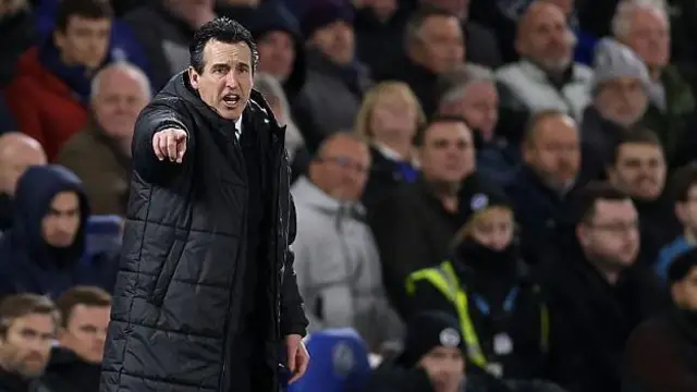 Unai Emery gives the team instructions from the touchline against Brighton