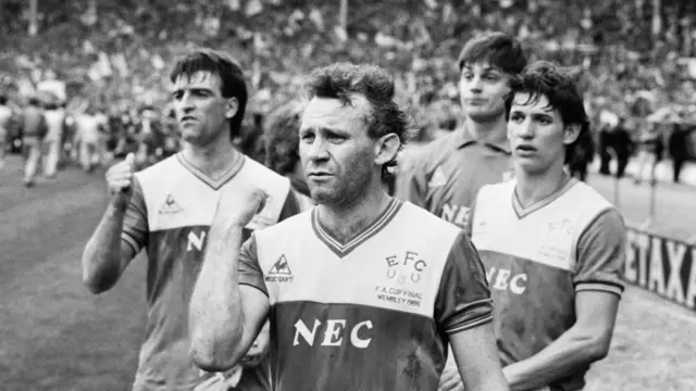 Peter Reid and other Everton players