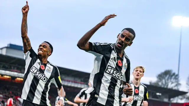 Alexander Isak celebrates with Newcastle team-mates after scoring against Nottingham Forest