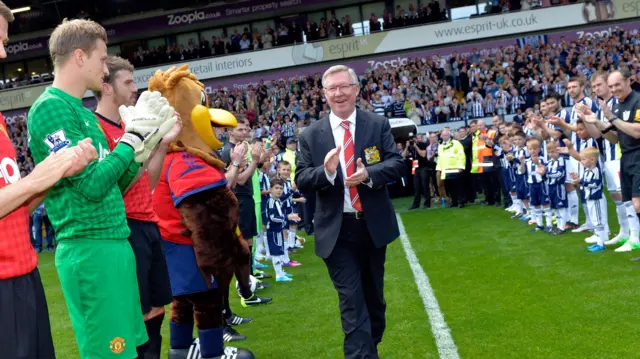 Sir Alex Ferguson walks through guard of honour from West Bromwich Albion and Manchester United players in 2013