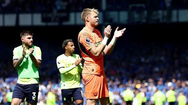 Aaron Ramsdale applauds fans 