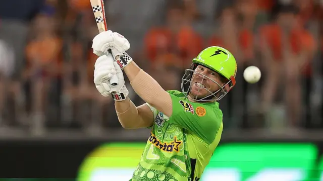 David Warner hits out for Sydney Thunder 