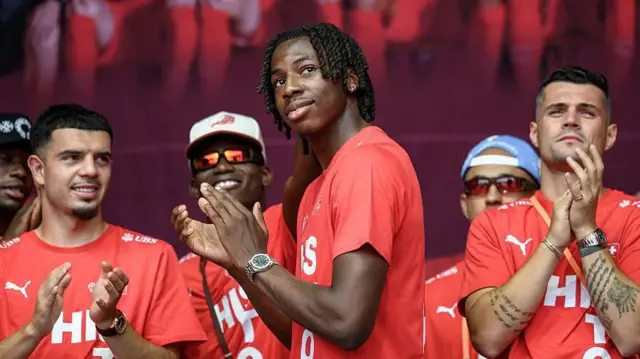 Johan Manzambi with the Switzerland team