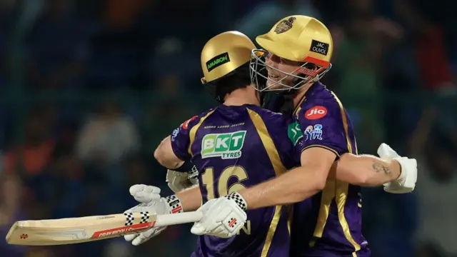 Finn Allen and Cameron Green celebrate win