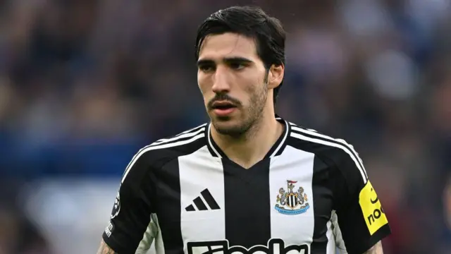 Sandro Tonali playing for Newcastle