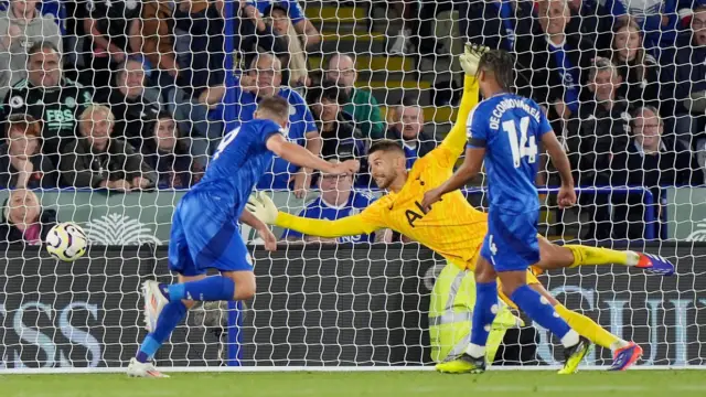 Jamie Vardy scores a header for Leicester against Tottenham