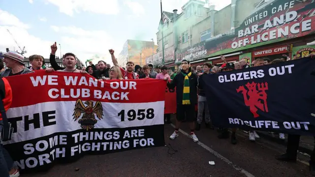 Man Utd fans protest