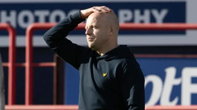 Steven Naismith looks dejected