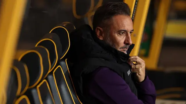 Vitor Pereira in the dugout