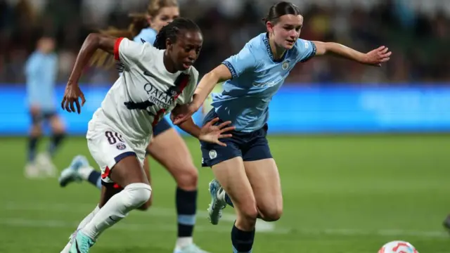 Lily Murphy playing for Manchester City