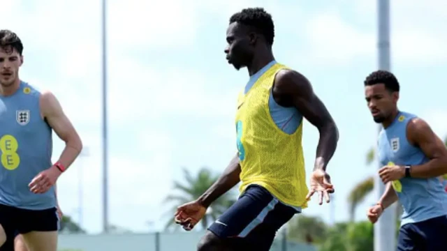 Bukayo Saka trains with England