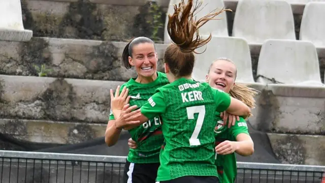 Glentoran celebrate 