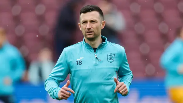 Jason Holt warms up before a Scottish Premiership game