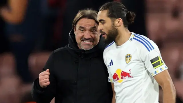 Leeds United manager Daniel Farke speaks with Dominic Calvert-Lewin 