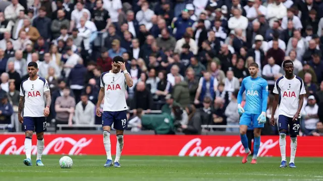 Tottenham Hotspur players look dejected