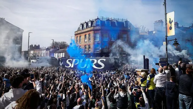 Tottenham fans greeting the team bus outside the stadium before the home match against Nottingham Forest