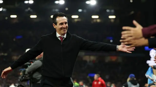 Unai Emery celebrates with fans