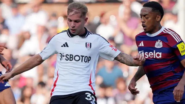 Emile Smith Rowe dribbles with the ball playing for Fulham