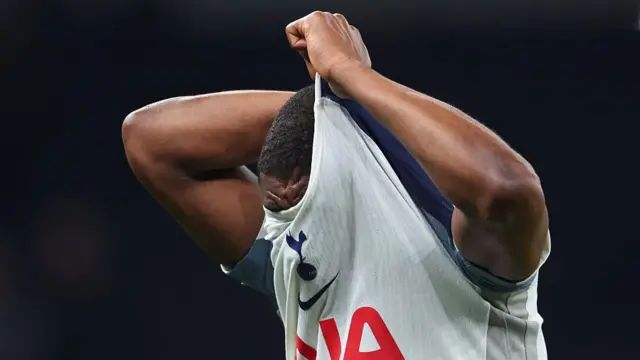 Kevin Danso pulls his shirt over his head
