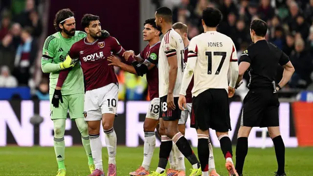 Lucas Paqueta gets shown a red card