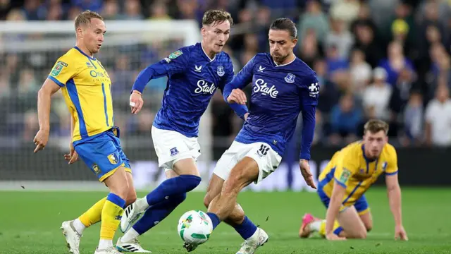 Everton's Jack Grealish under pressure from Mansfield Town's Louis Reed.