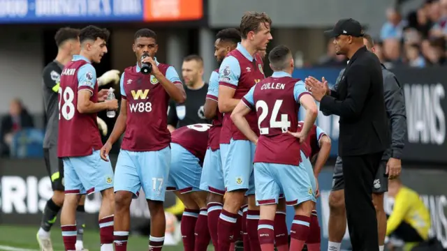 Vincent Kompany, Manager of Burnley, gives their team instructions during the Premier League match between Burnley FC and Chelsea FC at Turf Moor