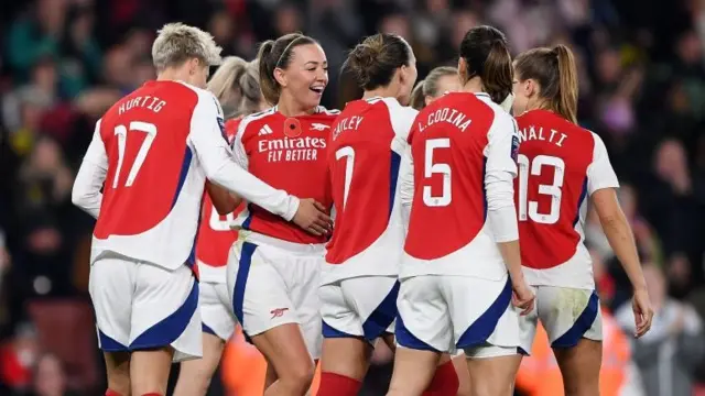 Arsenal players celebrate