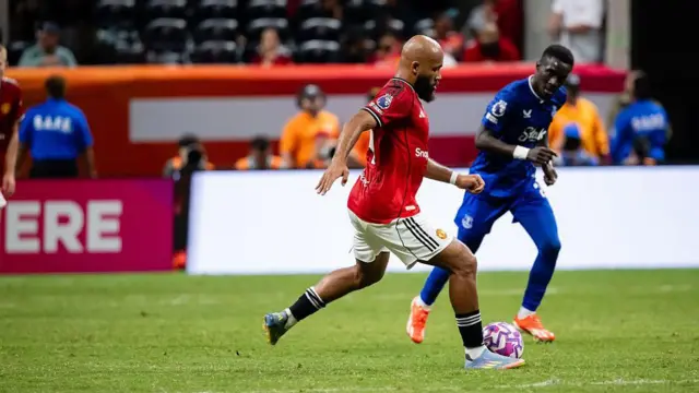 Bryan Mbeumo controls the ball 