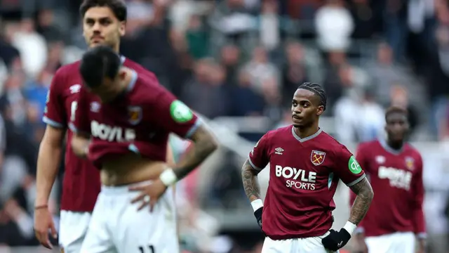 Crysencio Summerville of West Ham United looks dejected 