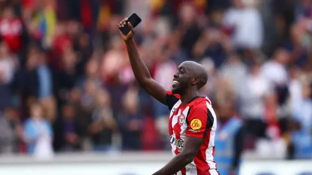  Yoane Wissa of Brentford celebrates