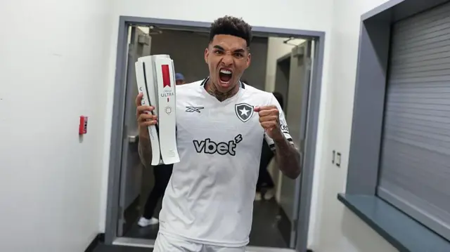 Igor Jesus with a man of the match award