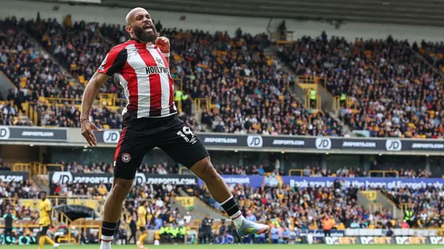 Bryan Mbeumo celebrates